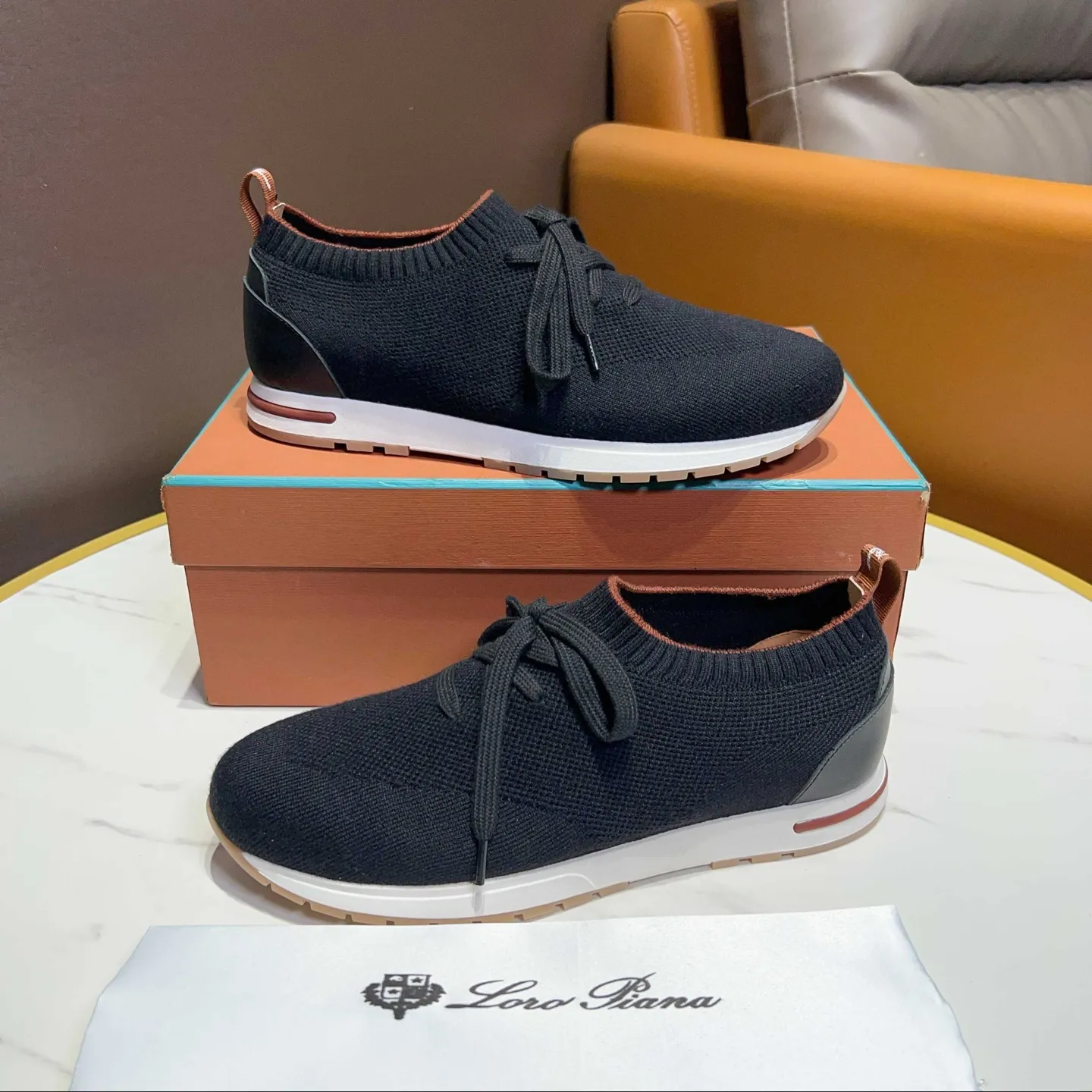 Factory price: 400💰 (loro men's shoes💰iana) New moccasin shoes official website original 1:1 mold opening, original quality💯fine workmanship, high-end luxury☘The upper is made of original waterproof treated breathable fly-woven suede🌴luxury🐂leather lining🍓rubber wear-resistant and non-slip outsole, size 38-44 (size 45 can be customized)